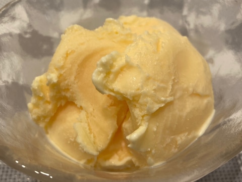 材料4つ☆濃厚バニラアイス♪